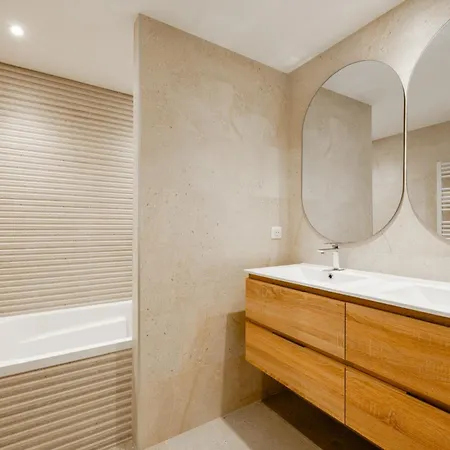 Sarmaz Les Pieds Dans L'eau Villa *